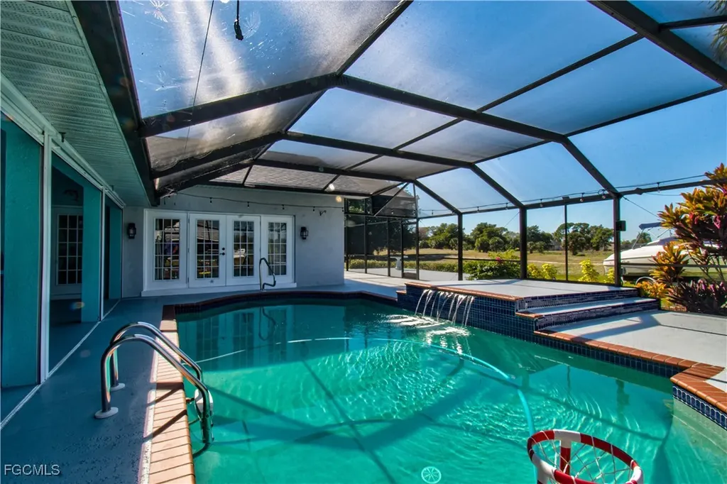 4332 Country Club Boulevard Cape Coral FL 33904