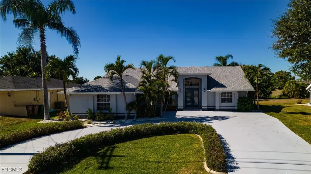 4332 Country Club Boulevard Cape Coral FL 33904