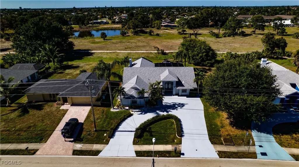 4332 Country Club Boulevard Cape Coral FL 33904