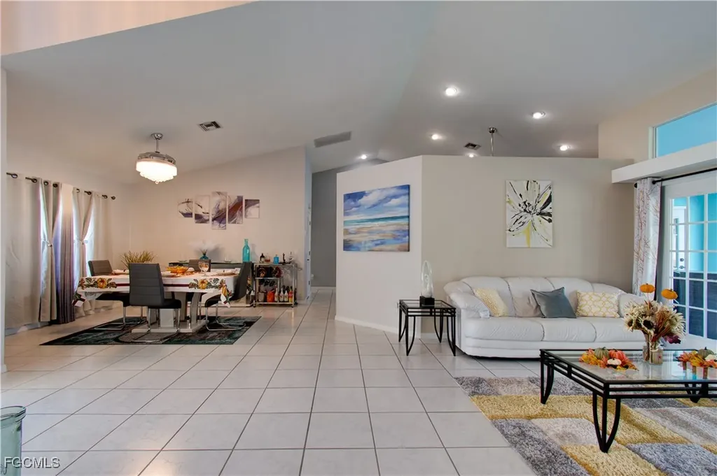 4332 Country Club Boulevard Cape Coral FL 33904
