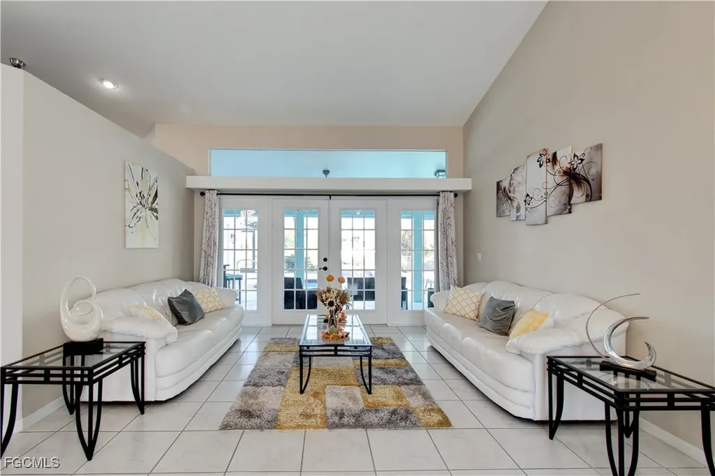 4332 Country Club Boulevard Cape Coral FL 33904