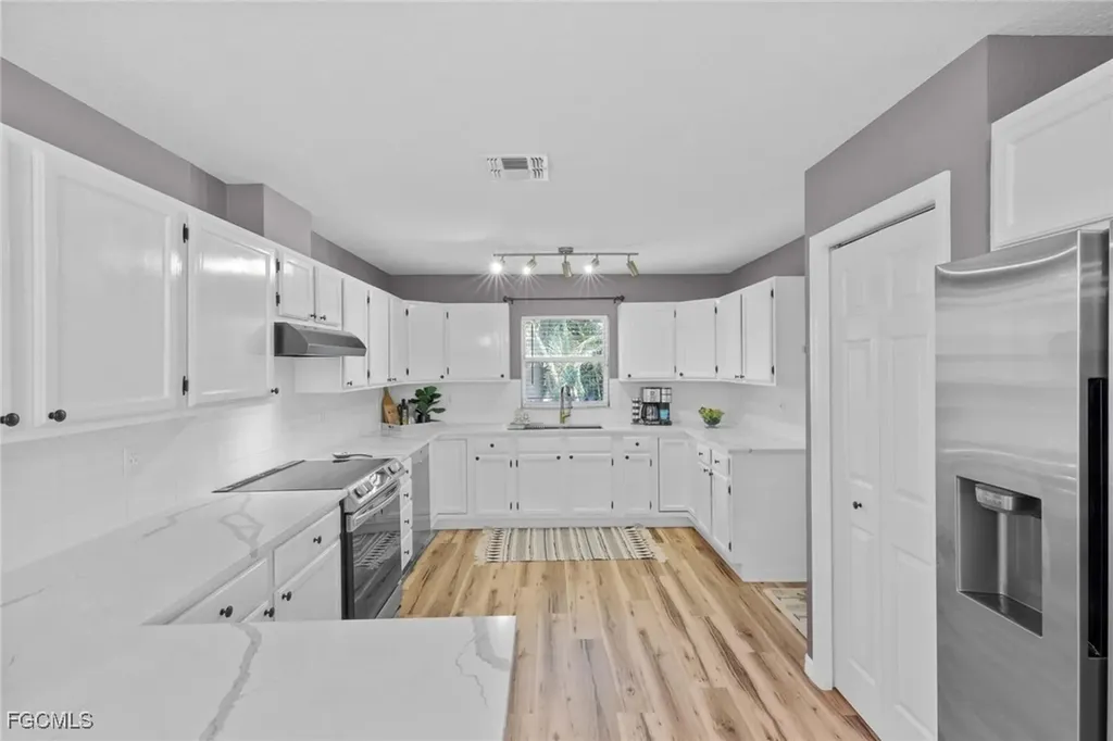 428 Sharwood Drive Naples FL 34110