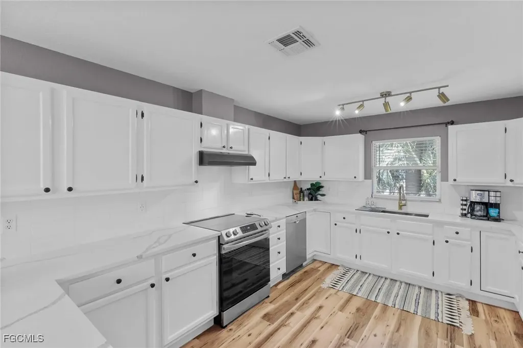 428 Sharwood Drive Naples FL 34110