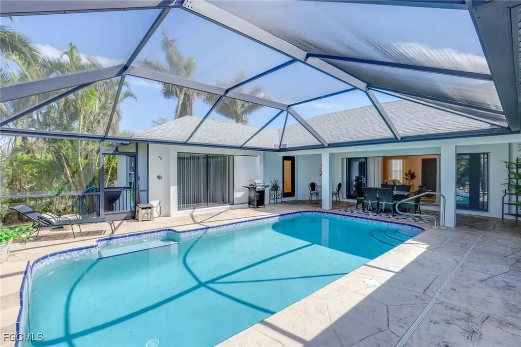 428 Sharwood Drive Naples FL 34110