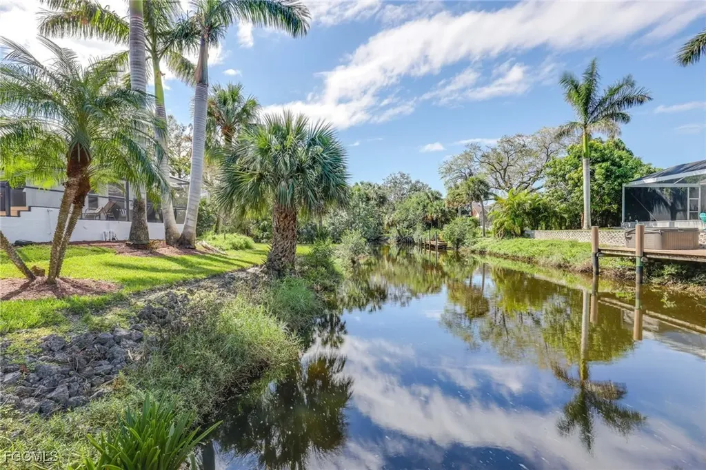 428 Sharwood Drive Naples FL 34110