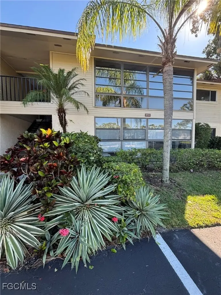 5713 Foxlake Drive North Fort Myers FL 33917