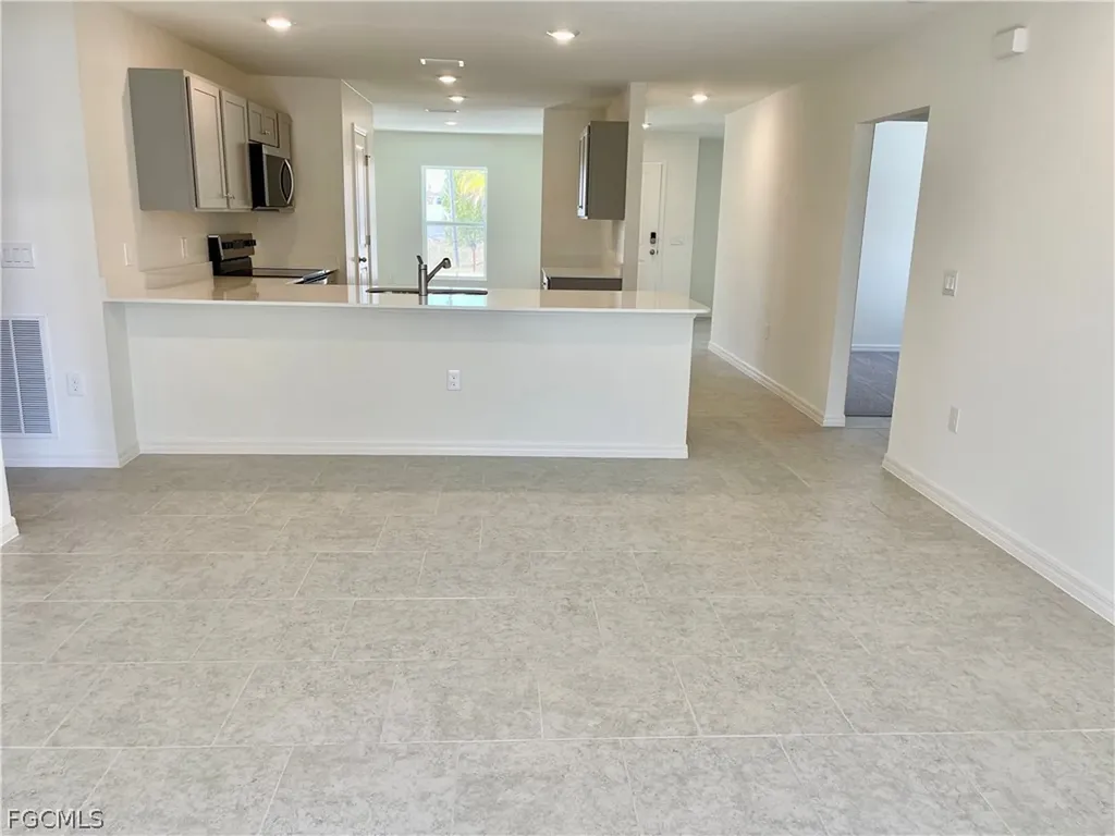 1733 NW 6th Avenue Cape Coral FL 33993