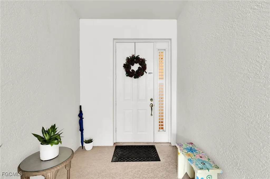 9121 Southmont Cove Fort Myers FL 33908