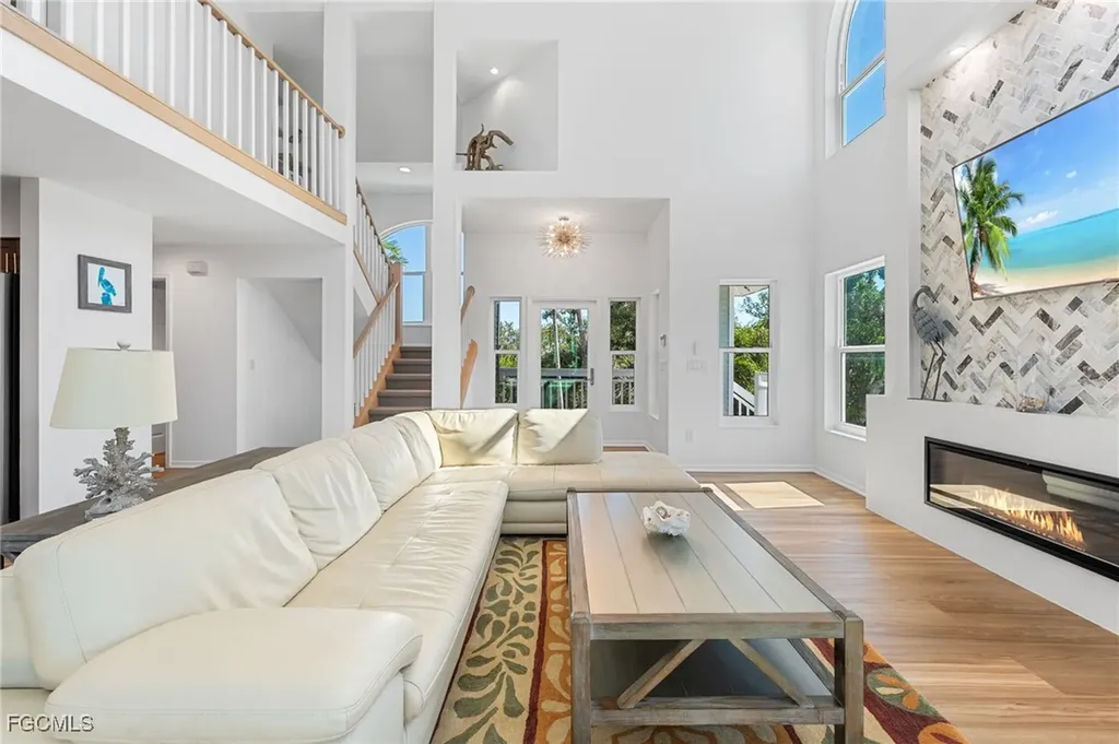 241 Violet Drive Sanibel FL 33957