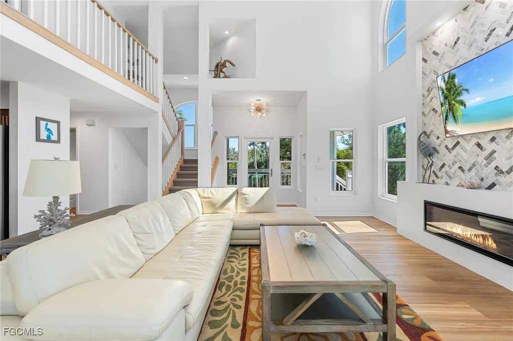 241 Violet Drive Sanibel FL 33957