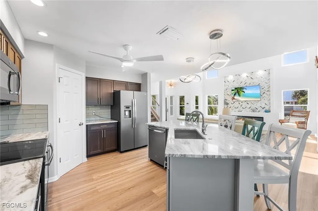 241 Violet Drive Sanibel FL 33957