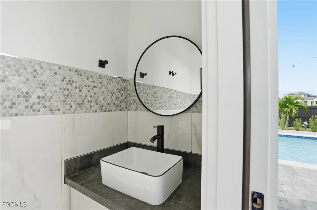 1720 NW 15th Place Cape Coral FL 33993