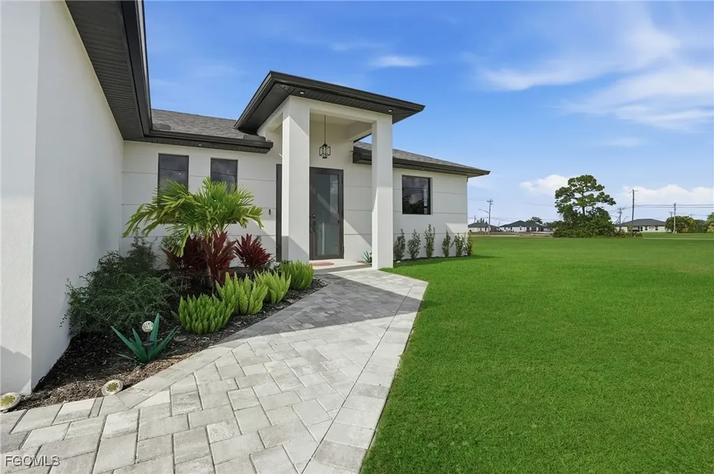 1720 NW 15th Place Cape Coral FL 33993