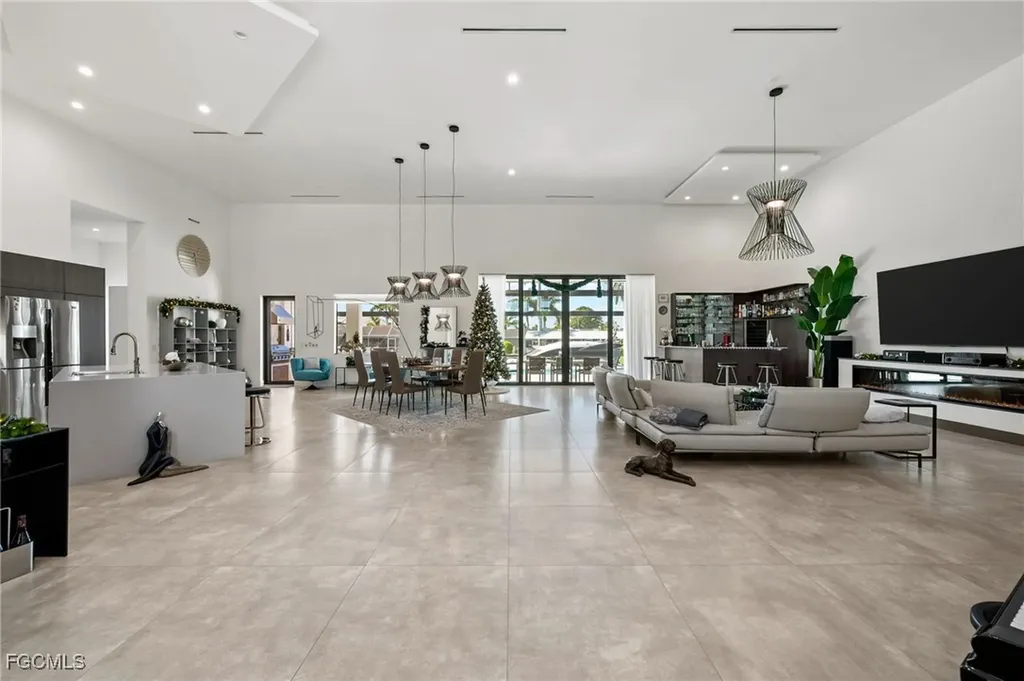 5324 Mayfair Court Cape Coral FL 33904