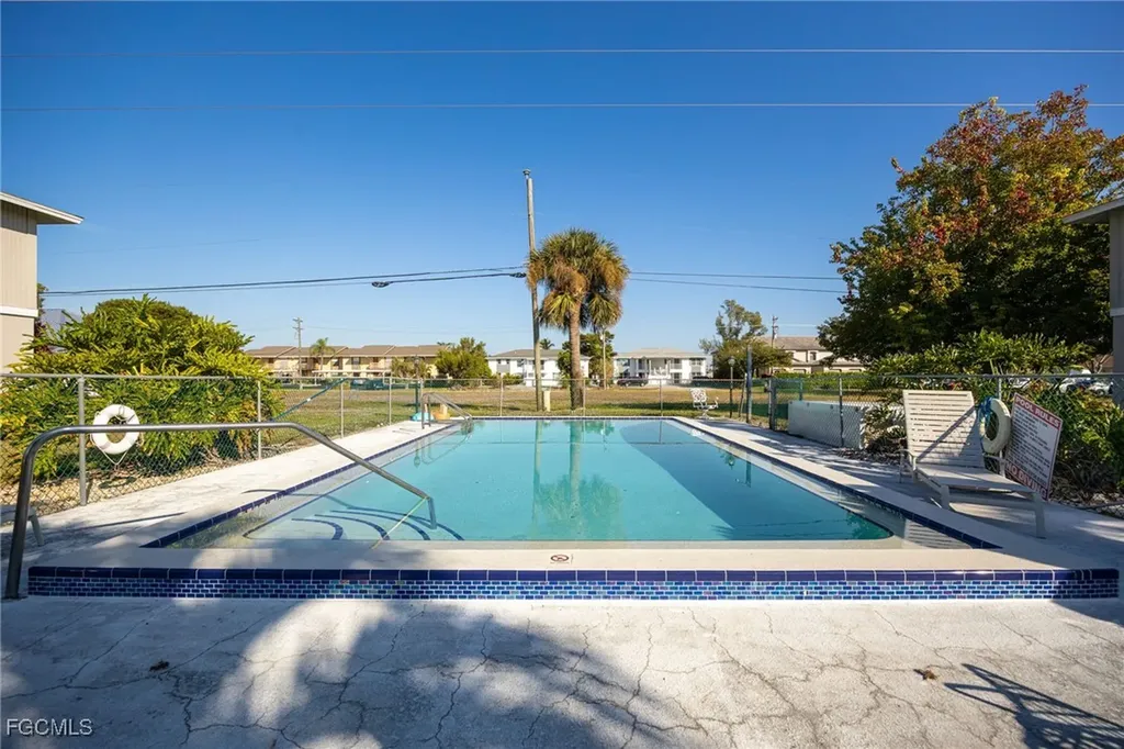 423 Cape Coral Parkway W Cape Coral FL 33914