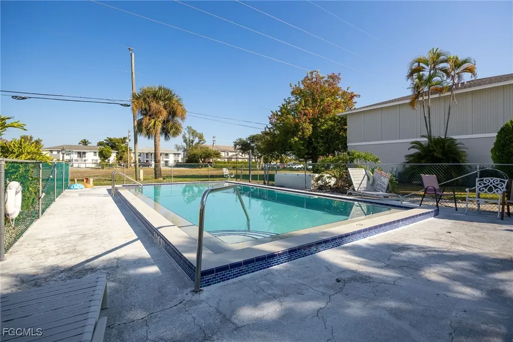 423 Cape Coral Parkway W Cape Coral FL 33914