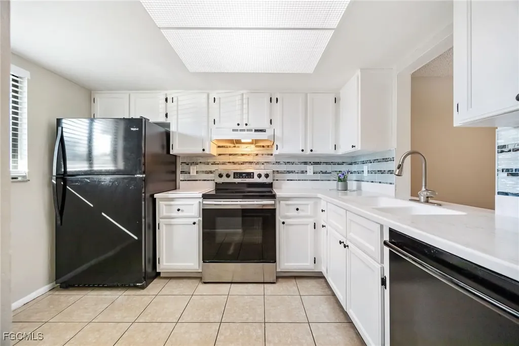 423 Cape Coral Parkway W Cape Coral FL 33914