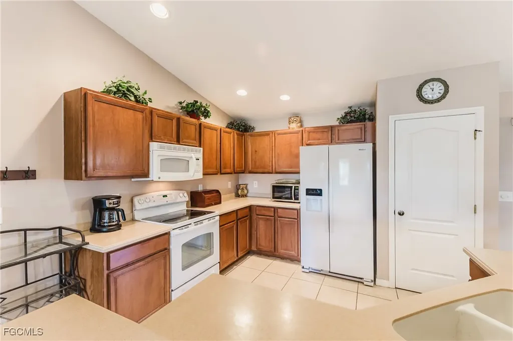 1027 NE 33rd Lane Cape Coral FL 33909