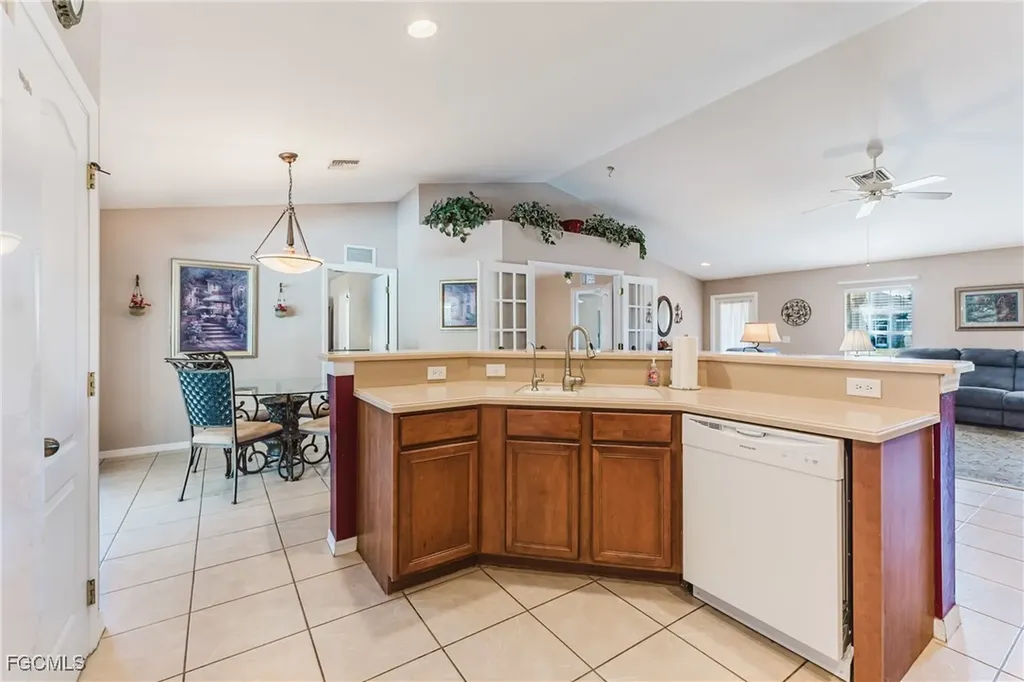 1027 NE 33rd Lane Cape Coral FL 33909