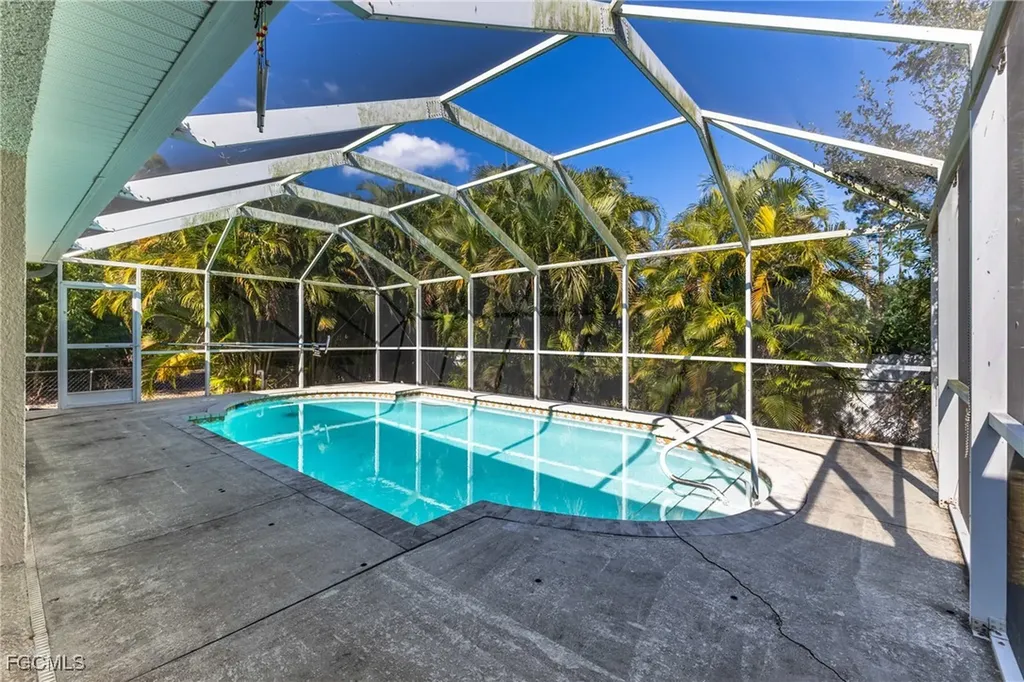 1027 NE 33rd Lane Cape Coral FL 33909