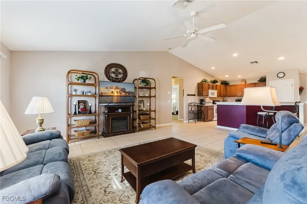 1027 NE 33rd Lane Cape Coral FL 33909