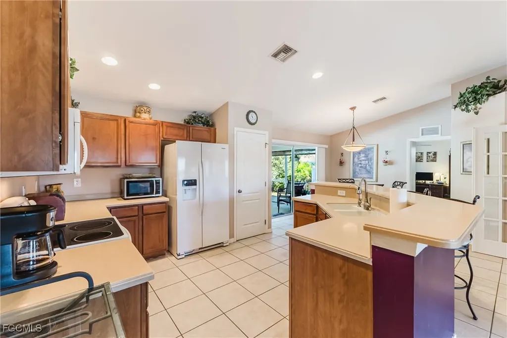 1027 NE 33rd Lane Cape Coral FL 33909