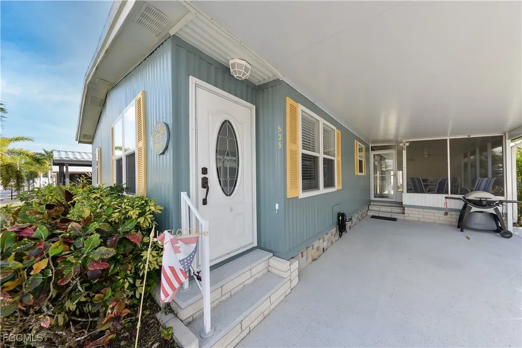 535 Sunshine Avenue North Fort Myers FL 33903