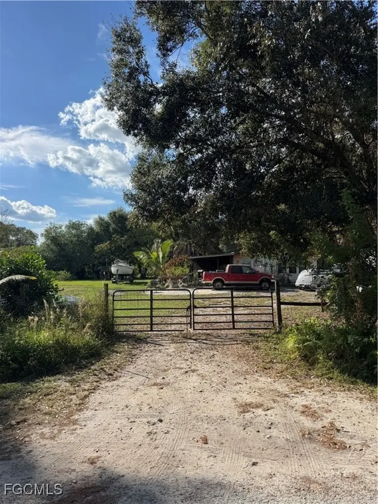 837 Pine Cone Avenue Clewiston FL 33440