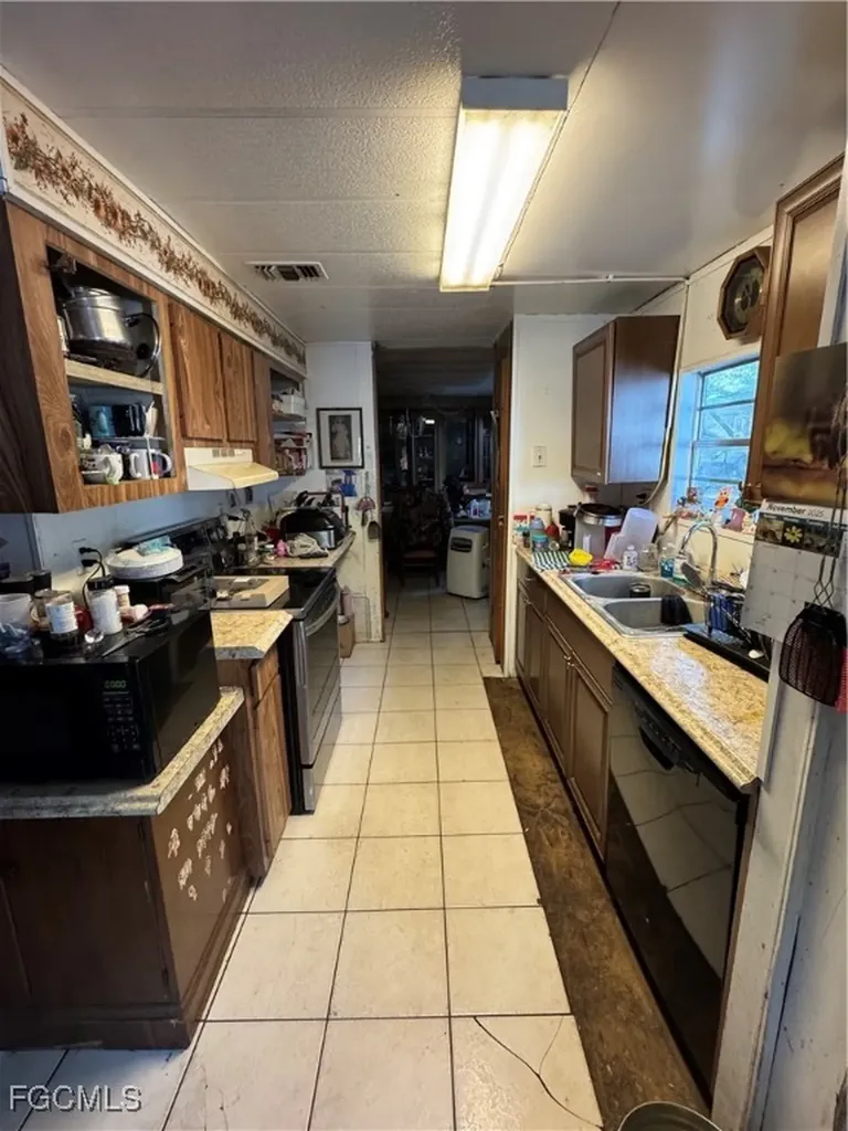 837 Pine Cone Avenue Clewiston FL 33440