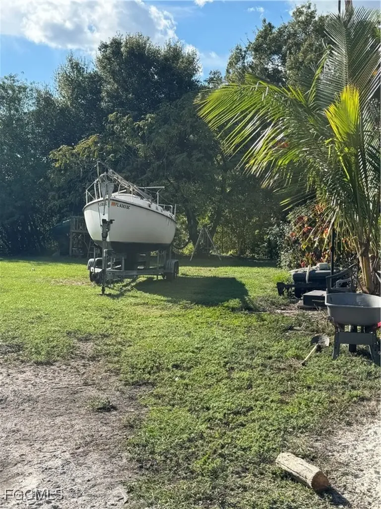 837 Pine Cone Avenue Clewiston FL 33440