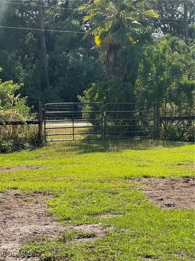 837 Pine Cone Avenue Clewiston FL 33440