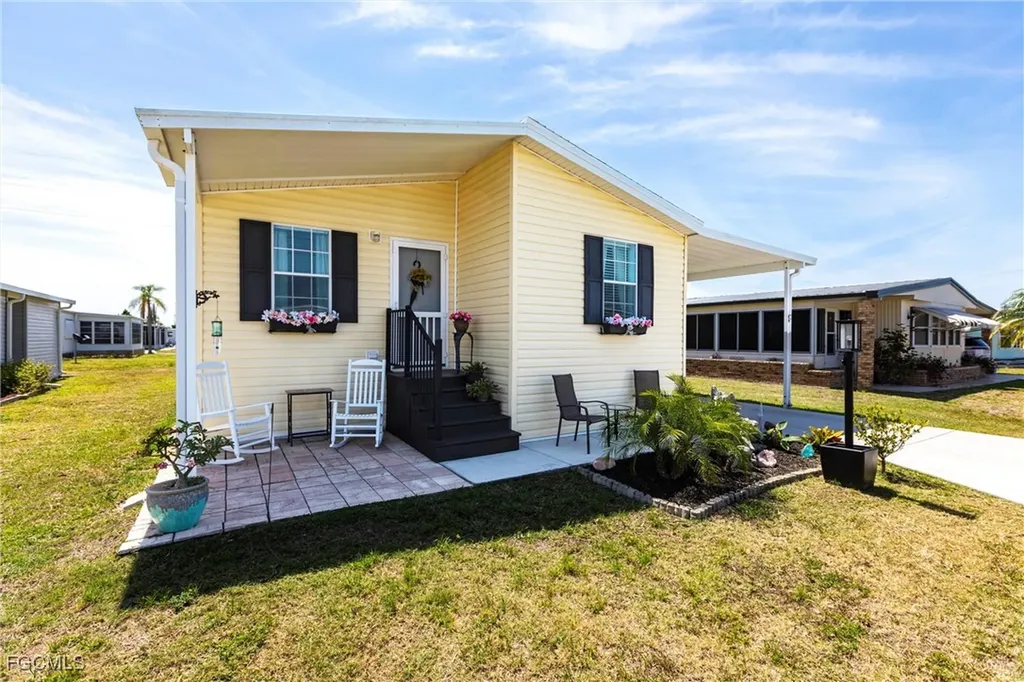 3152 Indian Village Lane North Fort Myers FL 33917