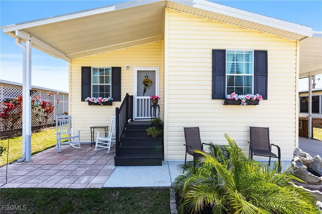 3152 Indian Village Lane North Fort Myers FL 33917