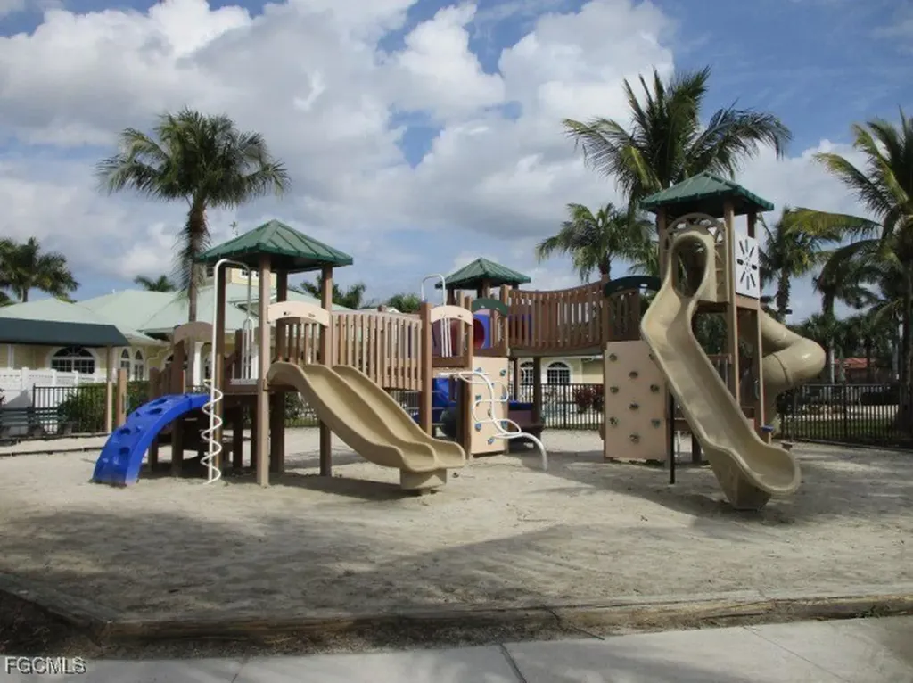 13071 Sandy Key Bend North Fort Myers FL 33903