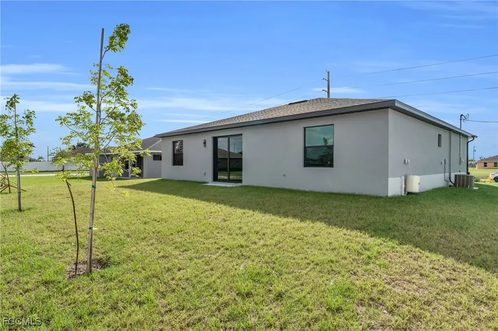 1013 El Dorado Boulevard N Cape Coral FL 33993