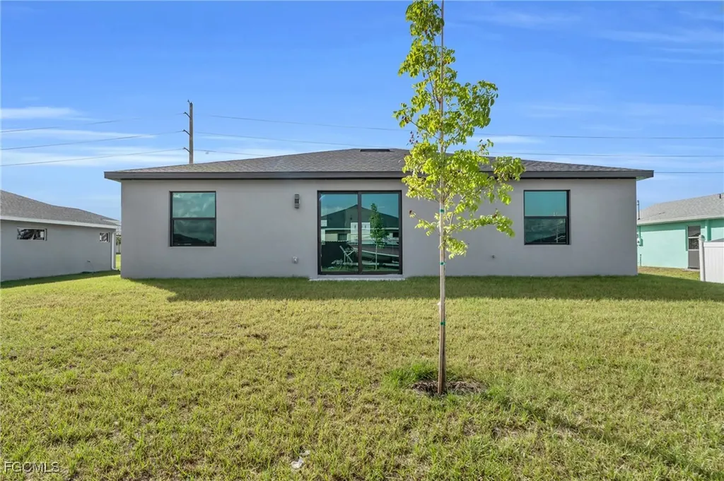1013 El Dorado Boulevard N Cape Coral FL 33993