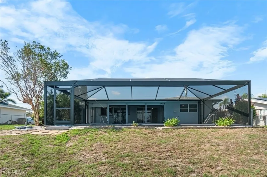 1220 SE 32nd Street Cape Coral FL 33904