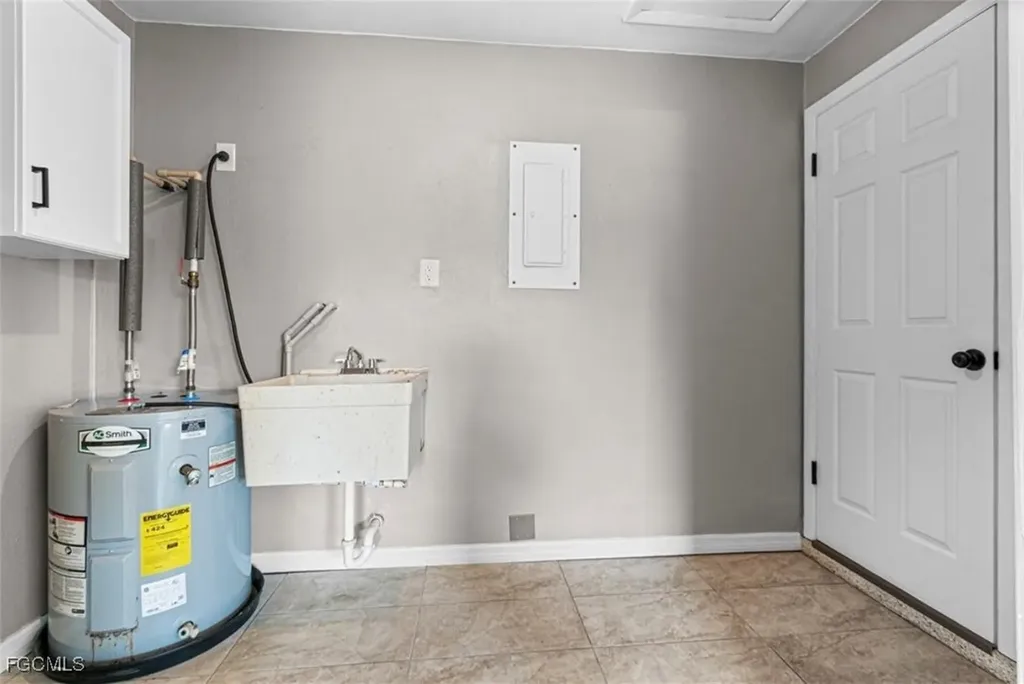 1220 SE 32nd Street Cape Coral FL 33904