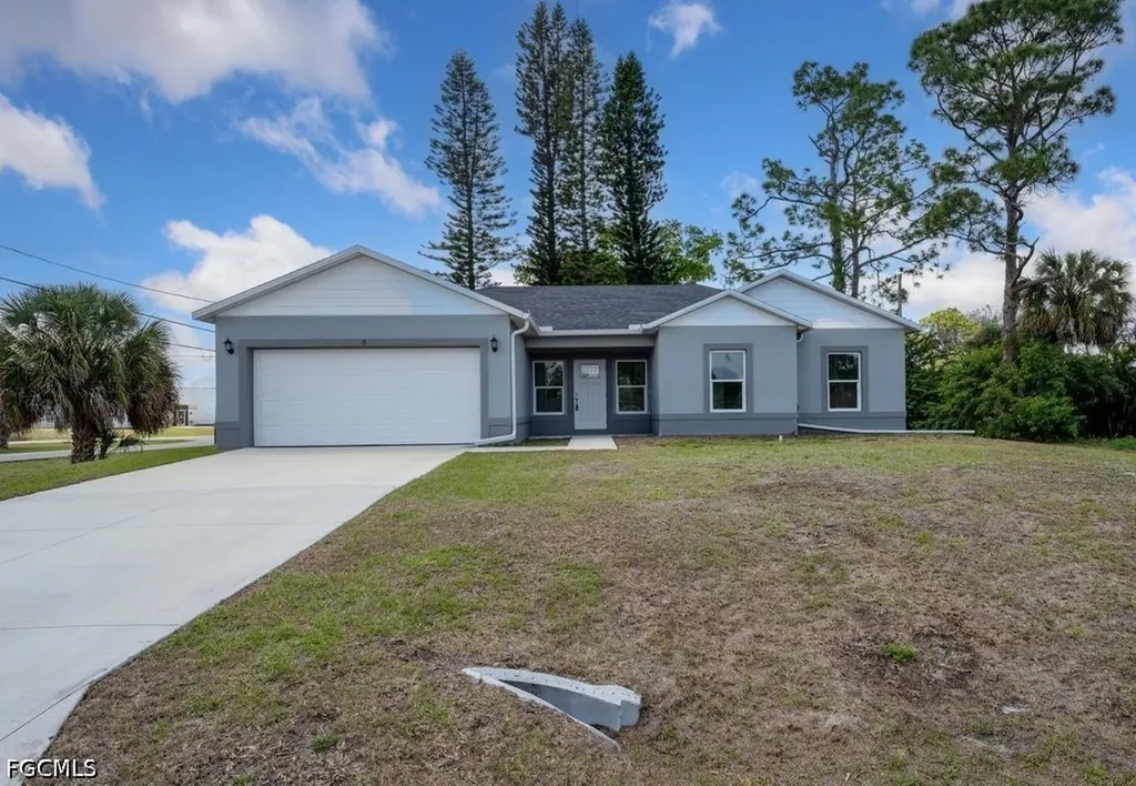 15 Hampton Avenue Lehigh Acres FL 33936