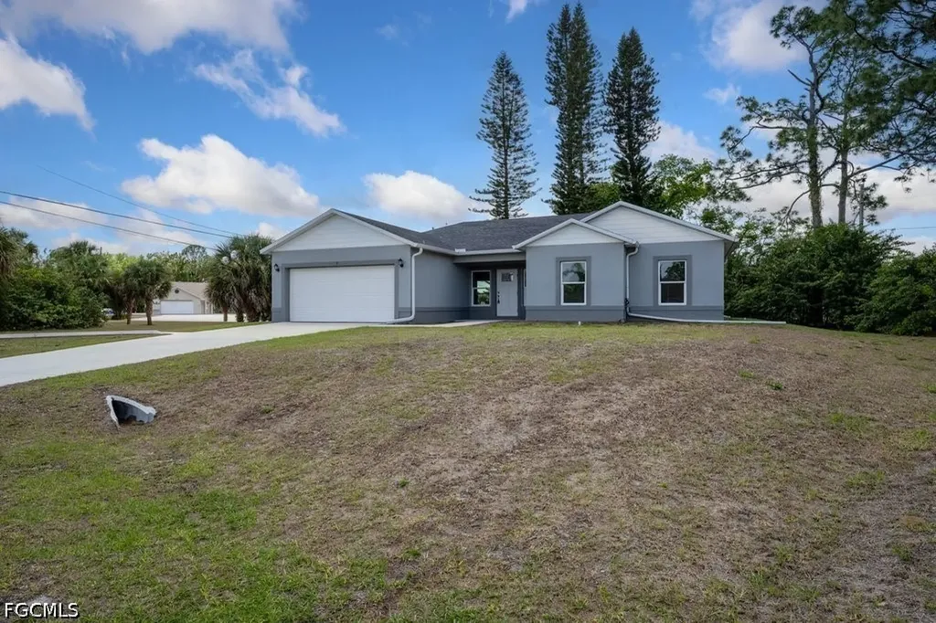 15 Hampton Avenue Lehigh Acres FL 33936