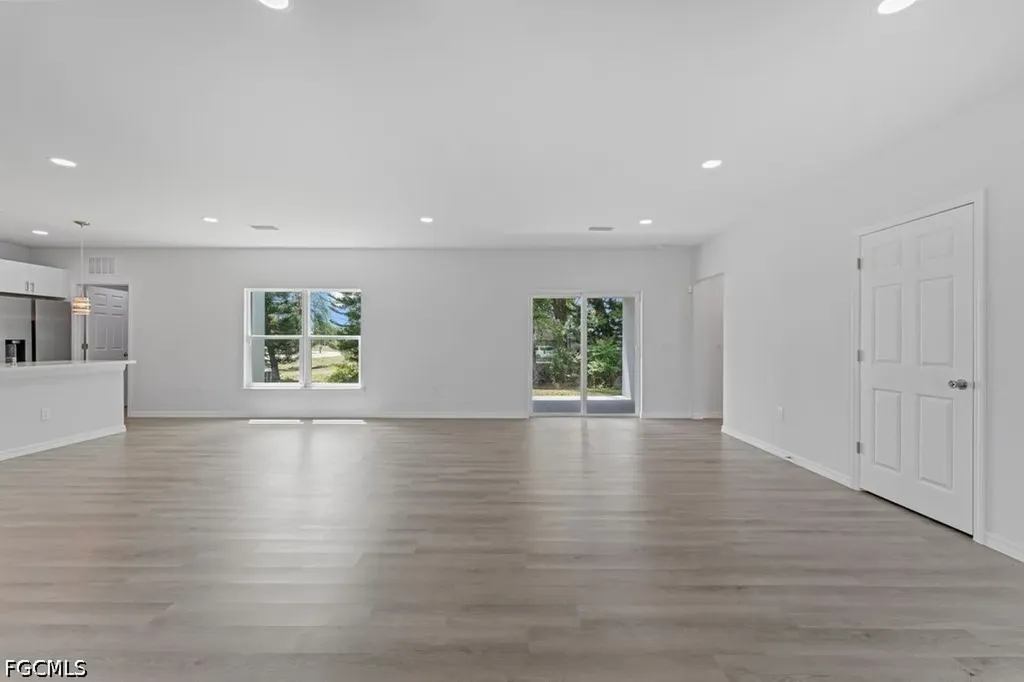15 Hampton Avenue Lehigh Acres FL 33936