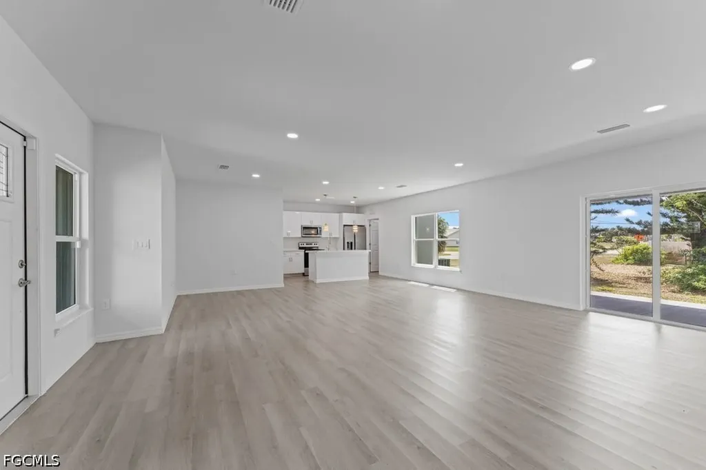 15 Hampton Avenue Lehigh Acres FL 33936