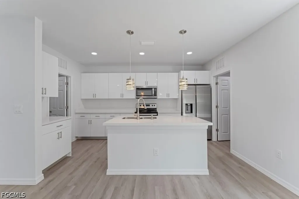15 Hampton Avenue Lehigh Acres FL 33936