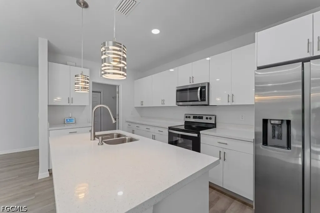 15 Hampton Avenue Lehigh Acres FL 33936