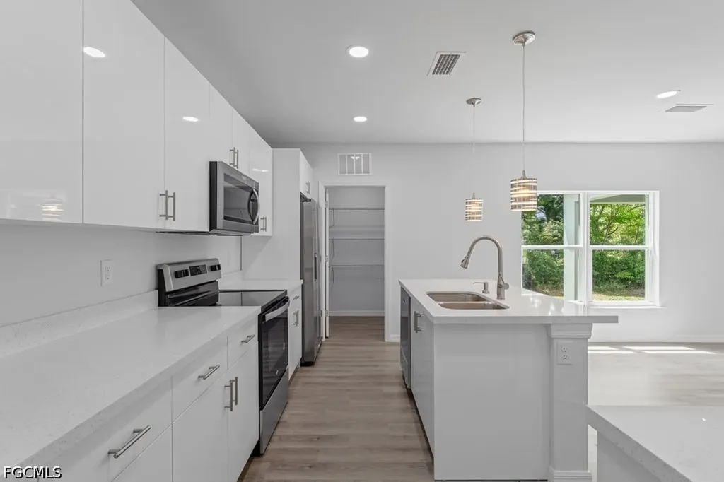 15 Hampton Avenue Lehigh Acres FL 33936