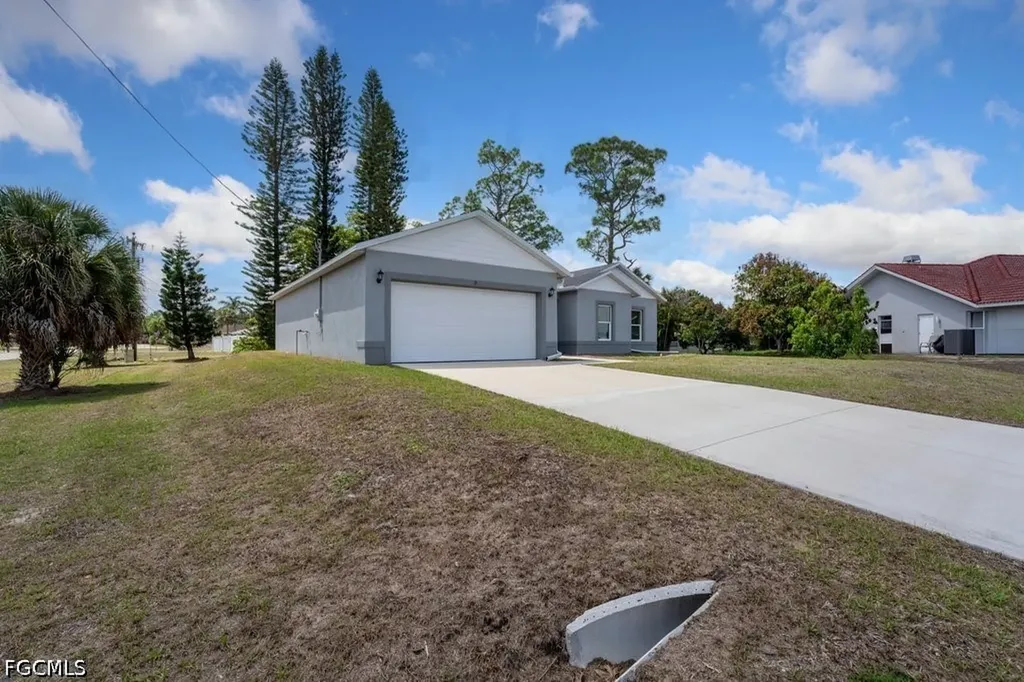 15 Hampton Avenue Lehigh Acres FL 33936