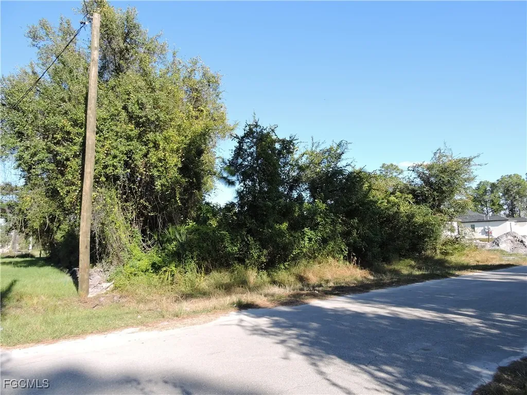 4820/4822 30th Street SW Lehigh Acres FL 33973