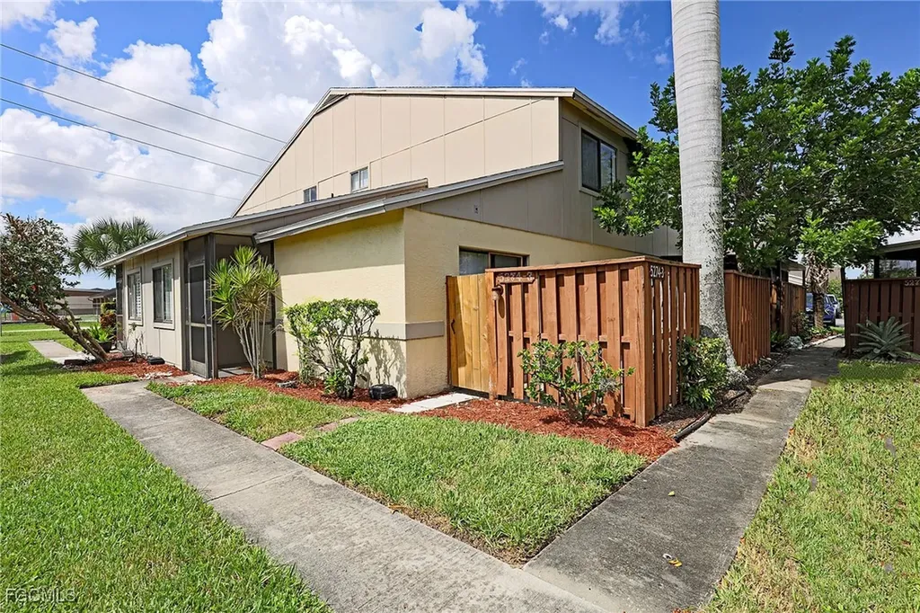 5274 Cedarbend Drive Fort Myers FL 33919