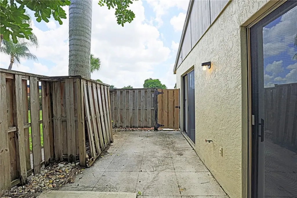 5274 Cedarbend Drive Fort Myers FL 33919