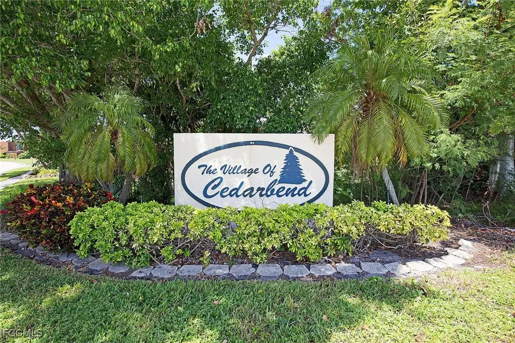 5274 Cedarbend Drive Fort Myers FL 33919